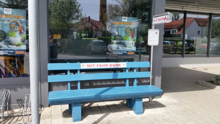 Mitfahrerbänken für die Altlußheimer Bevölkerung