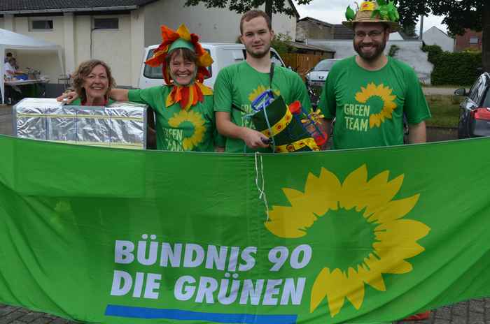 „GRÜNE Energie Lußheim“ gewinnt den 1. Preis für die originellste Verkleidung beim Ortsstaffellauf in Neulußheim